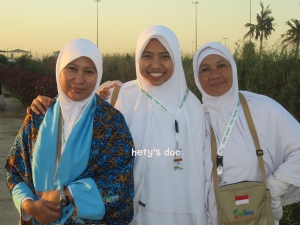 With the angels, Tante Wulan dan Tante Ratna